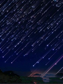 夜空中的流星雨