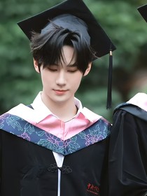 我穿成凄惨男配了？