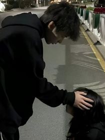 死对头她又甜又撩